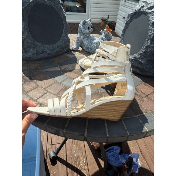 Liz Claiborne Women's Size 8 White Wedges - Picture 2 of 9